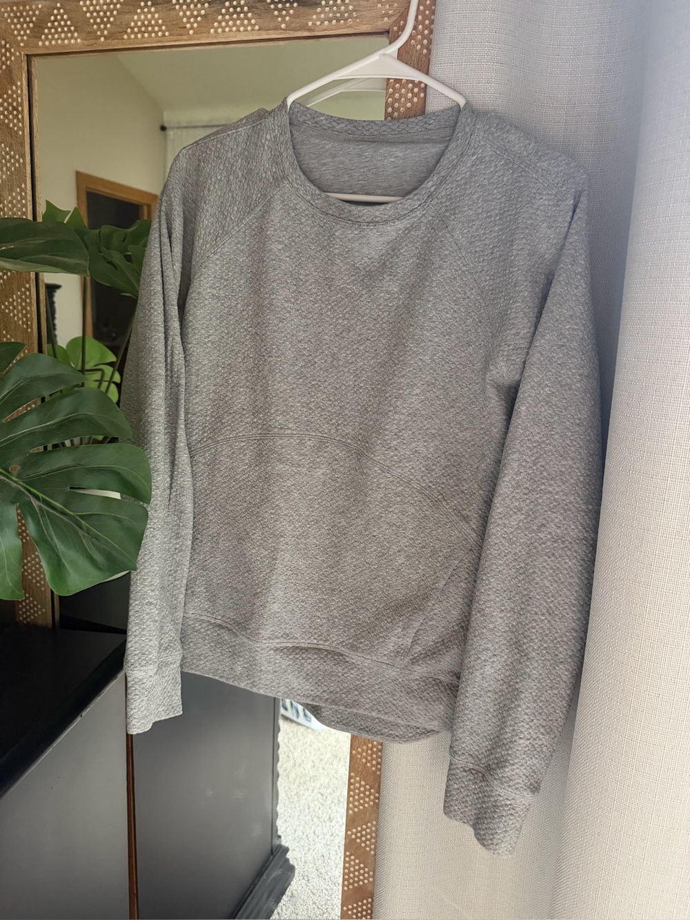 Women’s Crewneck Textured Pullover Sweater - Light Gray best for a small/medium - Picture 3 of 4
